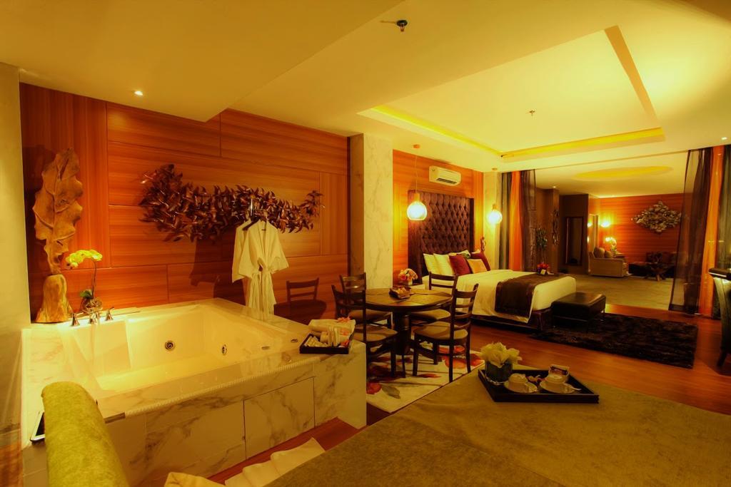 โรงแรมรอยัล อัสนอฟ เปกันบารู ภายนอก รูปภาพ