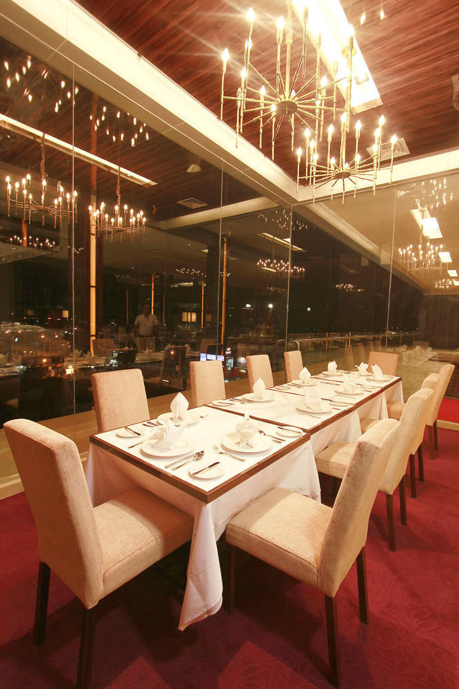โรงแรมรอยัล อัสนอฟ เปกันบารู ภายนอก รูปภาพ